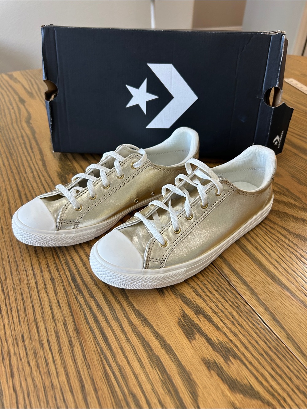 Converse Women's Gold Dainty Lucky Low Top Sneakers, size 7.5, NIB